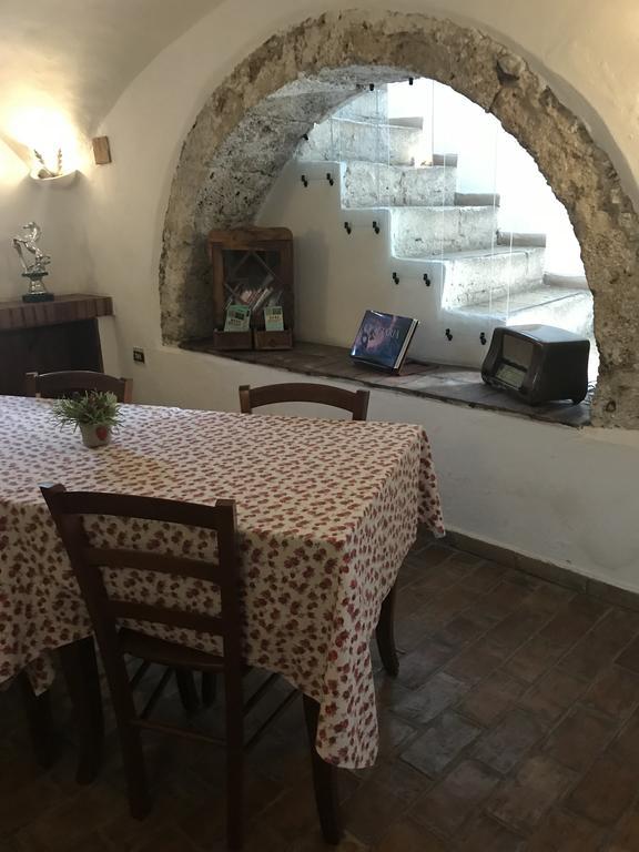 B&B La Staffa Aquino Kültér fotó